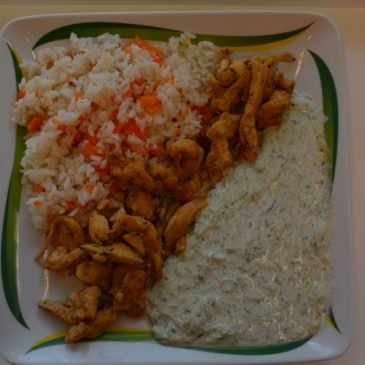 Gyros fűszeres csirkecsíkok rizzsel