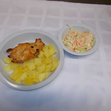 Sült csirkemellfilé Coleslaw salátával